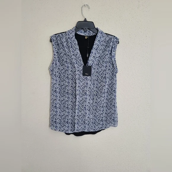 Women's Blue and White Sweater - Picture 2 of 8